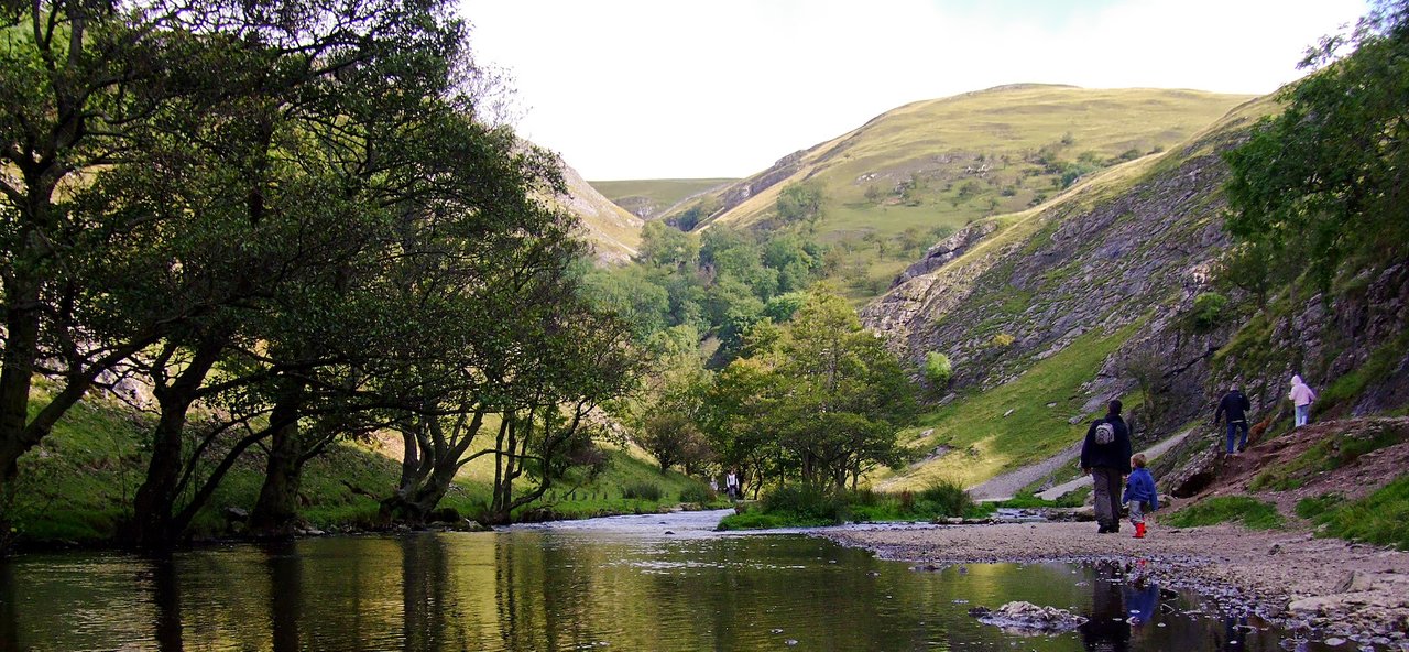 dovedale1.jpg