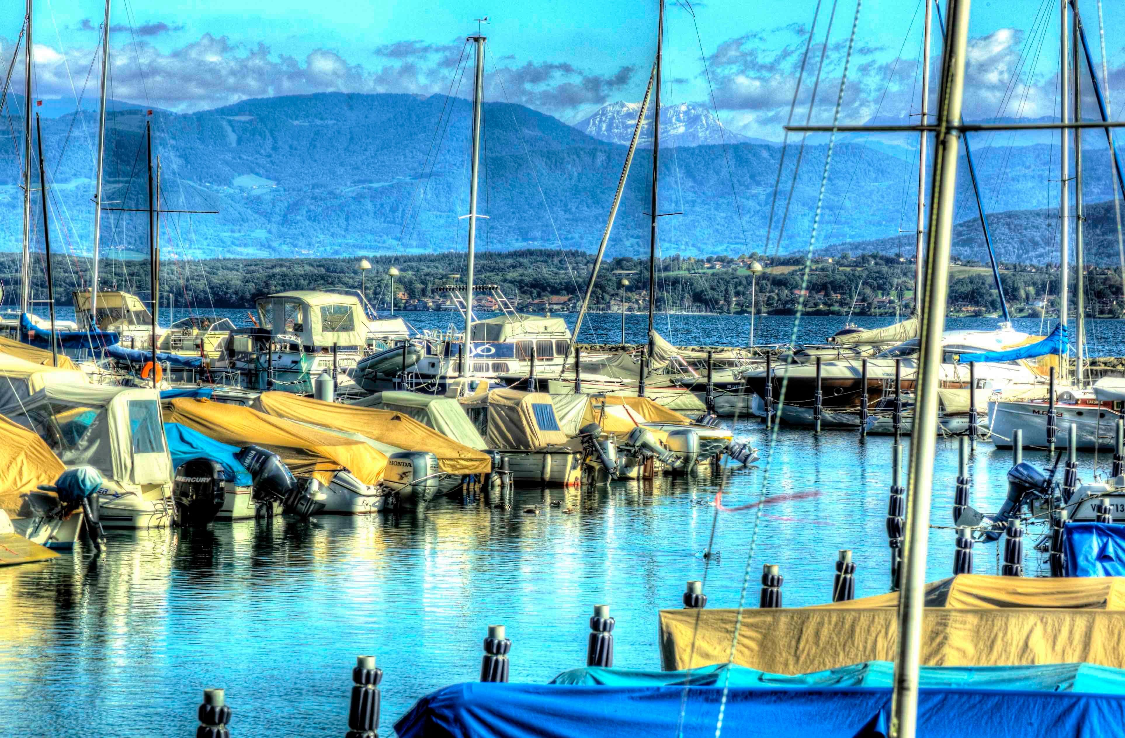 boats on lake geneva.jpg