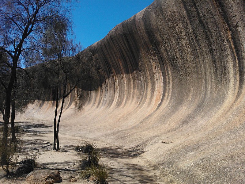 Wave_rock_in_Western_Australia.jpg