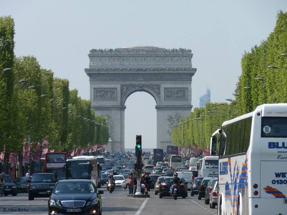 Paris - arcul de triumf.jpg