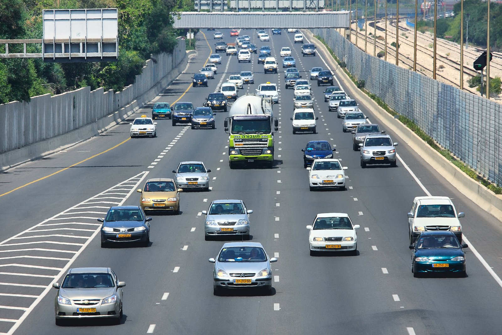 bigstock-TEL-AVIV--MAY---Traffic-flo-42966193.jpg