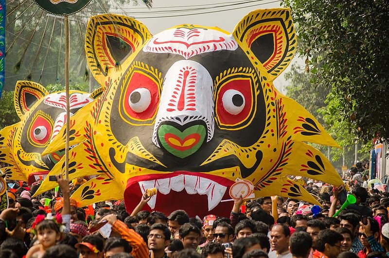 Mangal_Shobhajatra_in_Dhaka.jpg