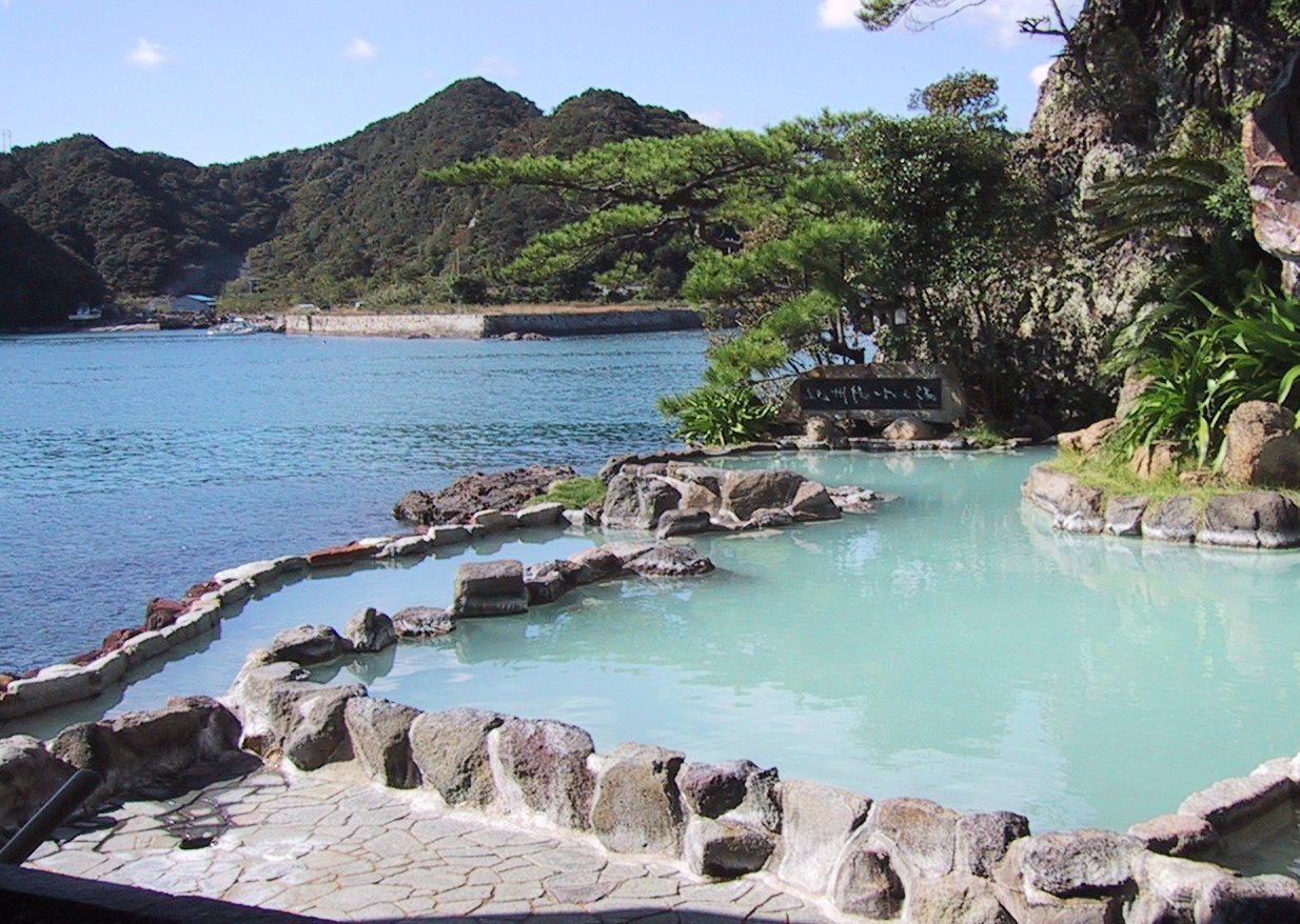 Onsen_in_Nachikatsuura,_Japan.jpg