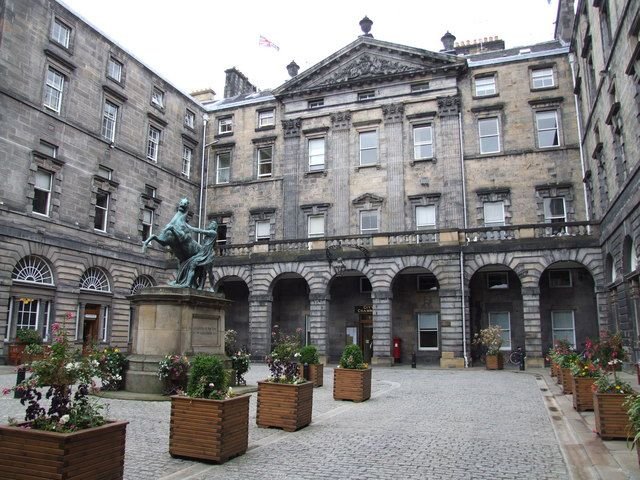 The_City_Chambers,_Edinburgh_-_geograph.org.uk_-_506023.jpg