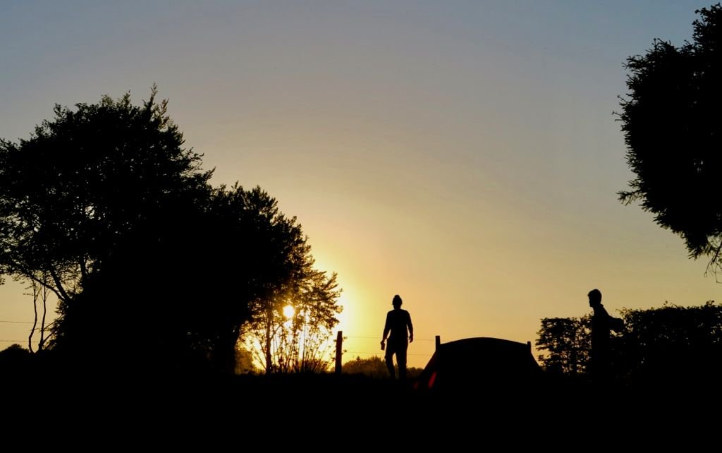 buren en ondergaande zon.jpg