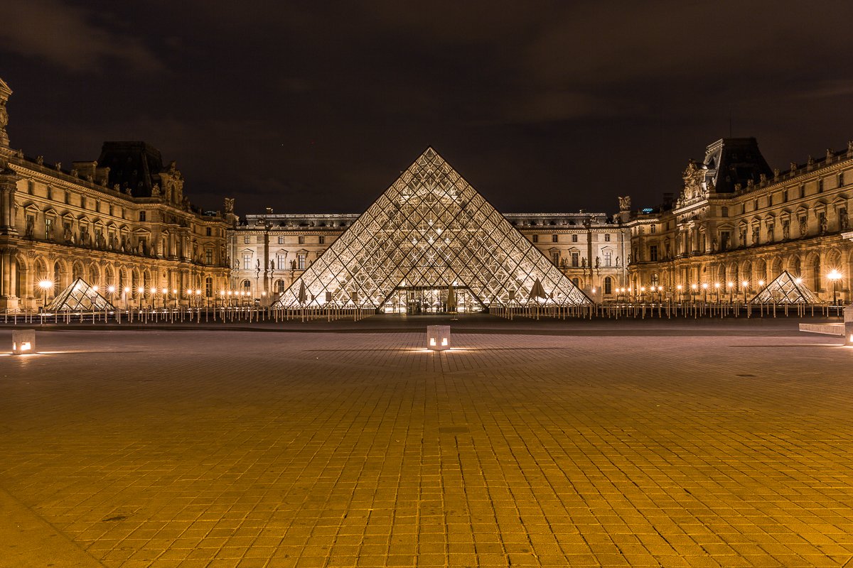 piramide Louvre 9.jpg