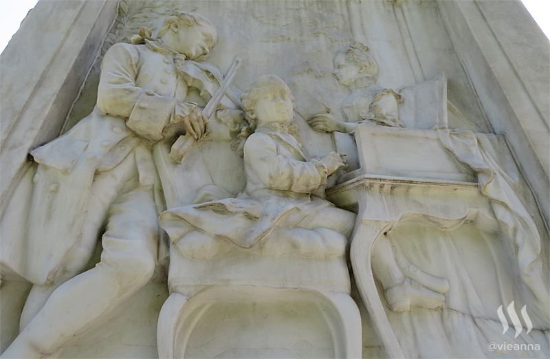relief_rückseite.jpg