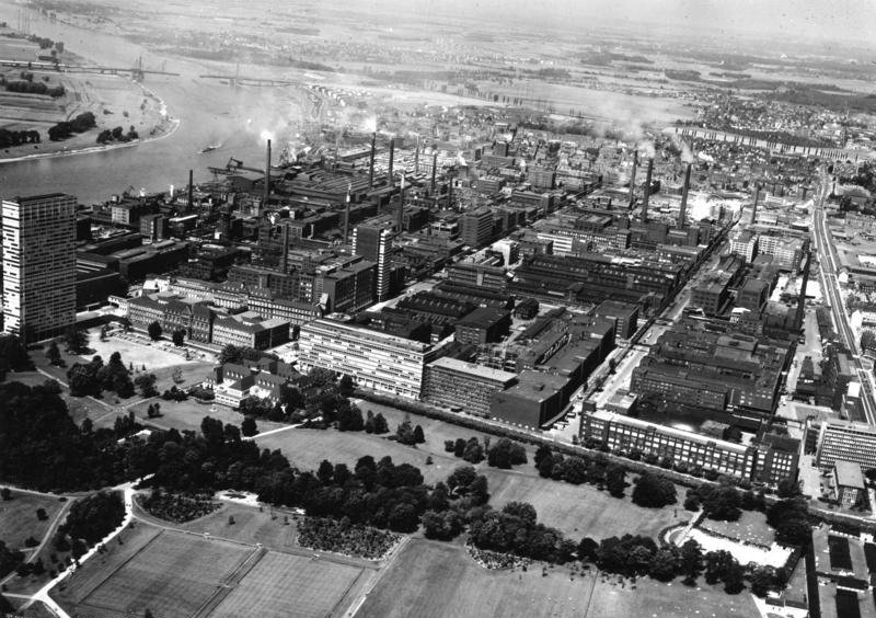 Bundesarchiv_B_145_Bild-P090383,_Leverkusen,_Bayer_Werk.jpg