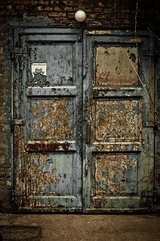 cdb2272b36341a3dec1fcf77e3e9043b--old-doors-warehouses.jpg