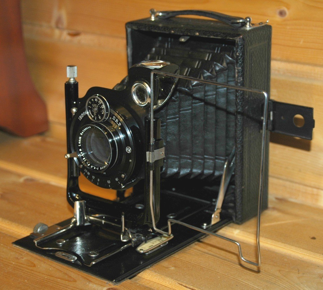 plattencamera front45.jpg