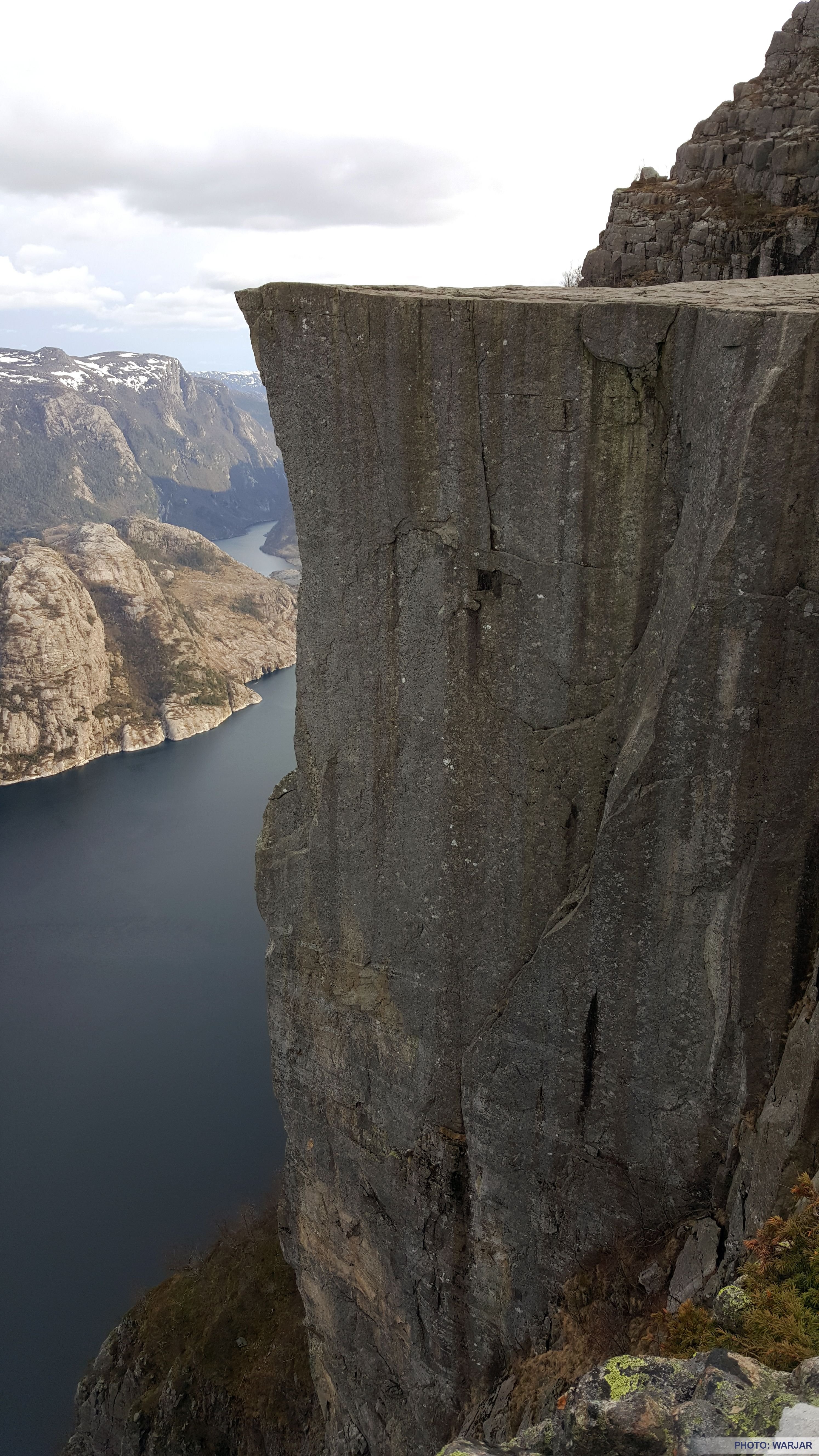 4 preikestolen side.jpg