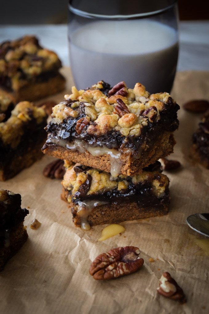 8-Layer Caramel Turtle Brookie Bars @Gringalicious (2).jpg