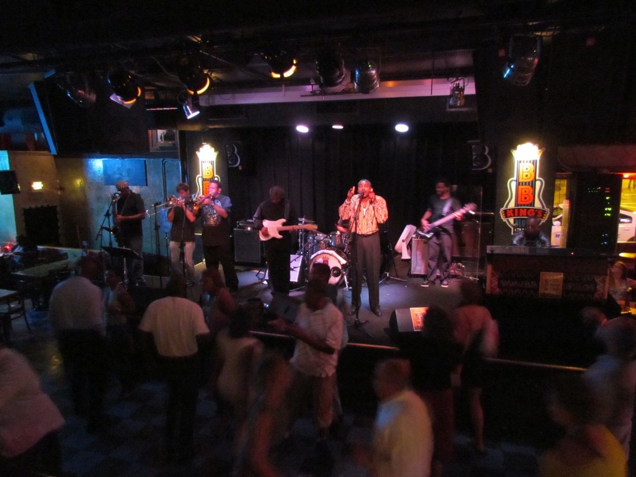 20120715-179 late night crowd at BB King's dingy Blues Club.jpg