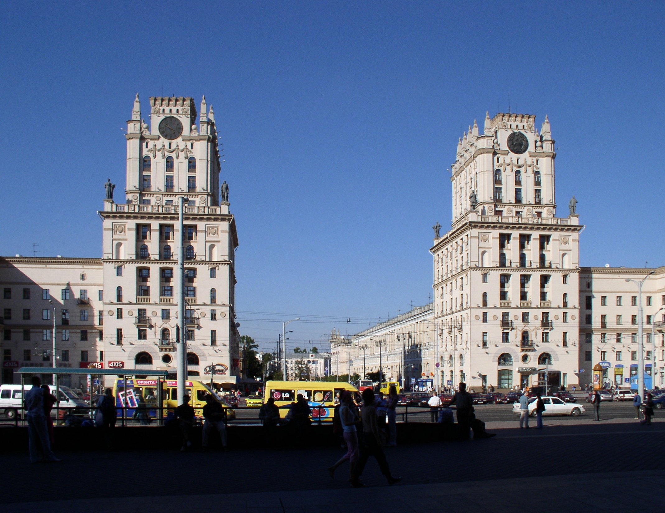 Belarus-Minsk-Railway_Station_Square-4.jpg