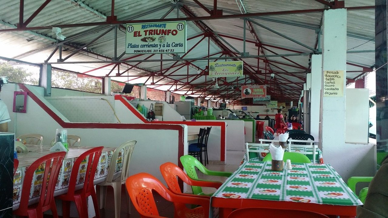 6 - second floor of the plaza de mercado libano tolima has many restaurants.jpg