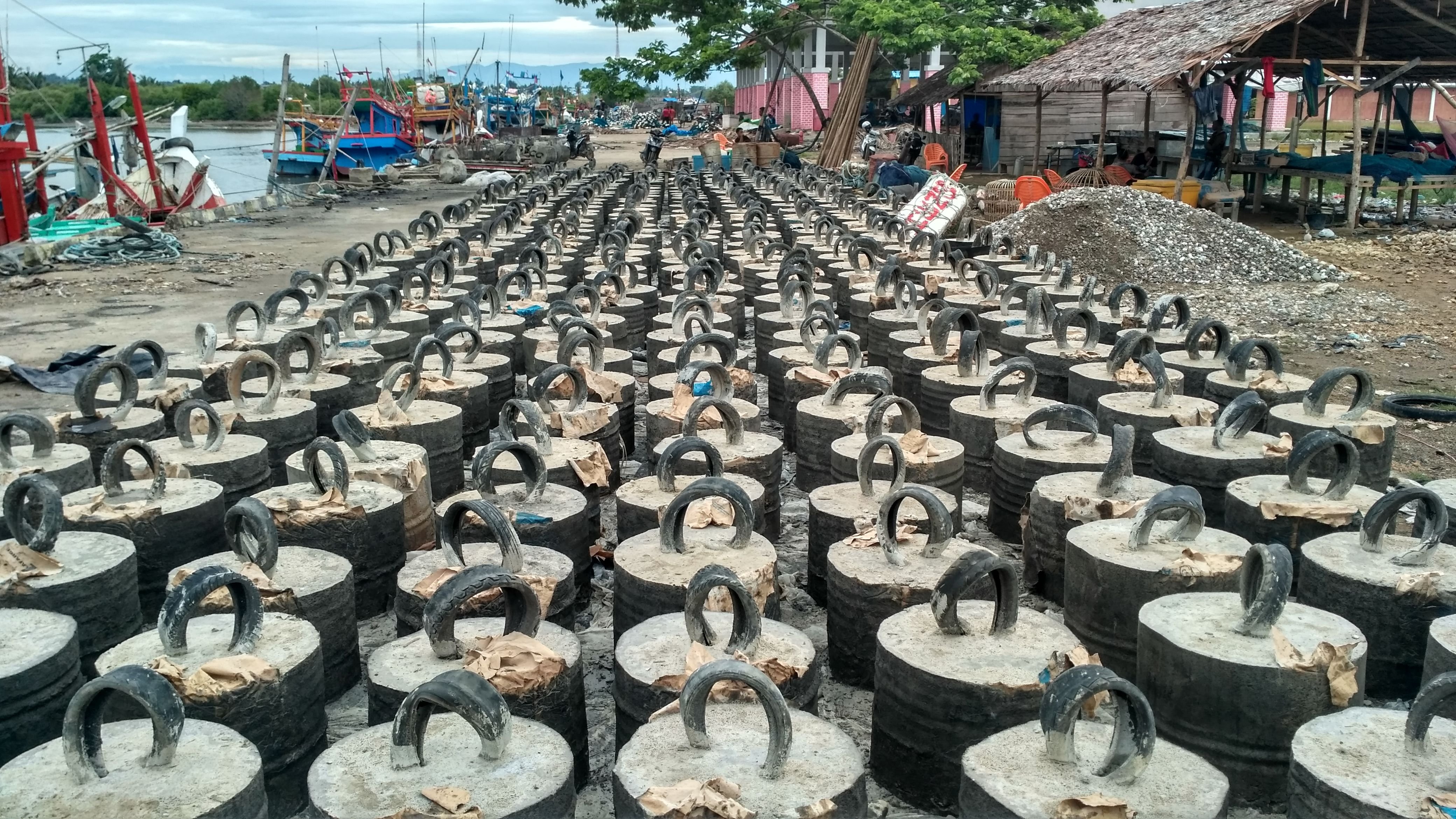 Memanfaatkan Barang Bekas Untuk Rumpon