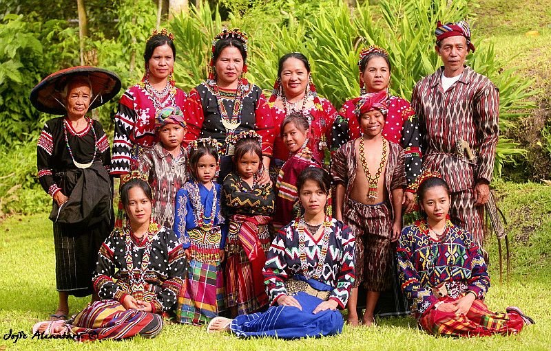 THE T'NALAK: A Showcase of Colorful Traditional Clothing Of T'boli ...