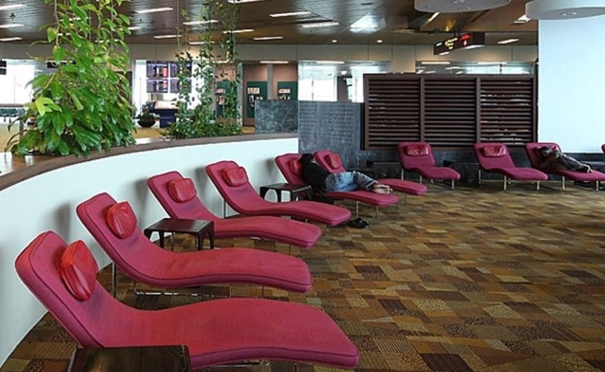 snooze lounge 2.JPG