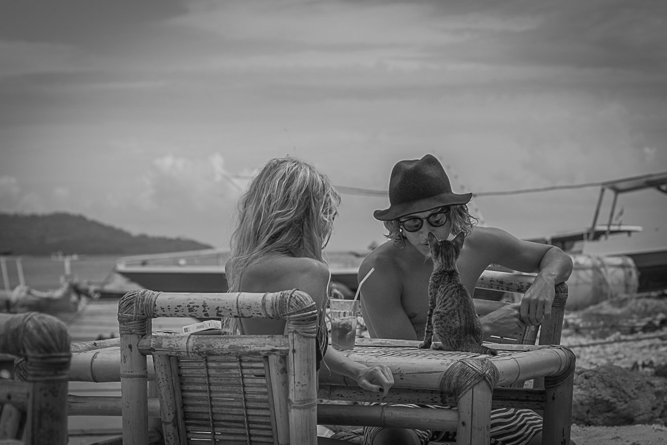 Gili couple 2 bw.jpg