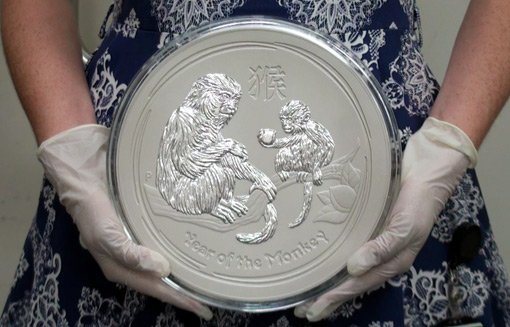 10Kilo_silver_coin.jpg