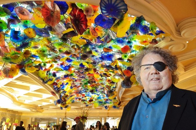 Dale Chihuly 8252907-0-150007.jpg