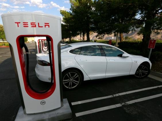 tesla-model-s-car-charging-7ebc4.jpg