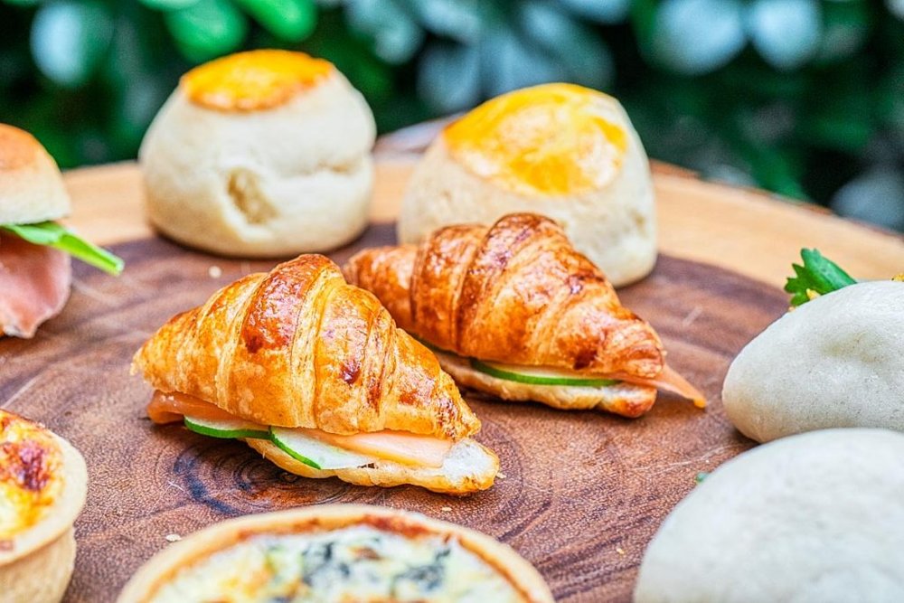Croissant sandwich