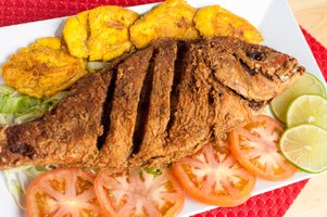 Pargo-frito-con-patacones.jpg