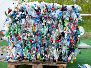 plastic-bottles-gfa0a3832f_640.jpg