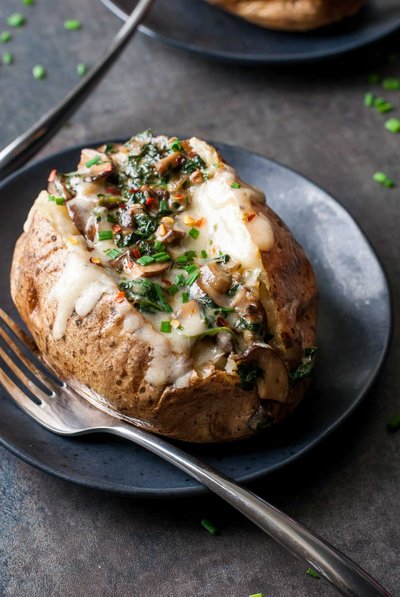 cheesy-spinach-mushrooml-loaded-baked-potato-recipe-3200.jpg