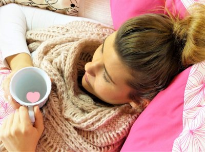 young_woman_girl_concerns_rest_pillow_pink_cup_heart-1394710.jpg
