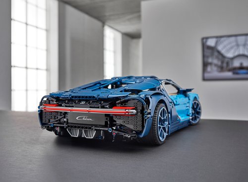 42083-LEGO-Technic-Bugatti-Chiron.jpg