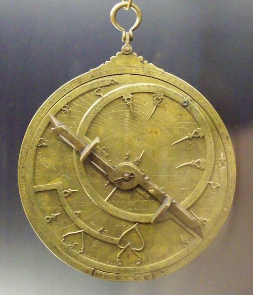 Astrolabio_andalusí_Toledo_1067_(M.A.N.)_04.jpg
