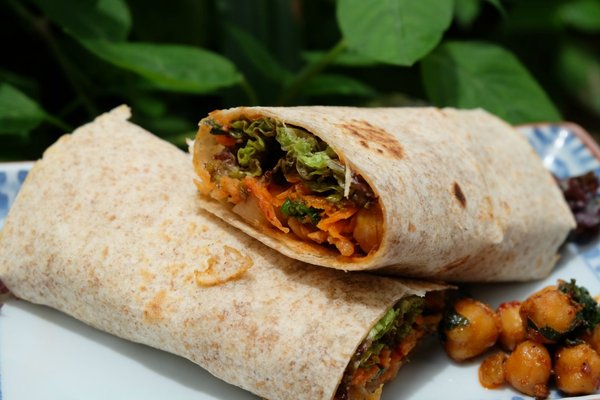 🌯 LUNCH | SPICED CHICKPEA WRAP WITH HOMEMADE KIMCHI 🌯