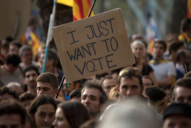 Pro-independence Associations Meet At The Catalan High Court Demanding Release Of Arrested Officials