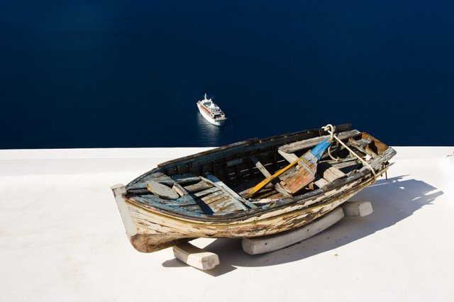 cruise ship Santorini