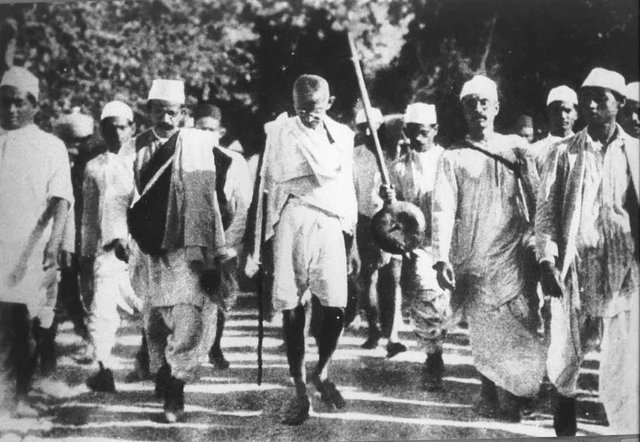 Gandhi towards civil disobedience