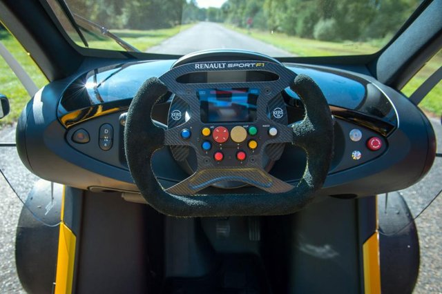 Twizy F1 Inside