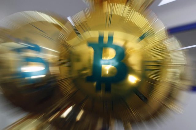 Click image to view story: Cryptocurrency Bubble Burst Unlikely, Says Ex-CFTC Chair, Now Crypto Industry Adviser