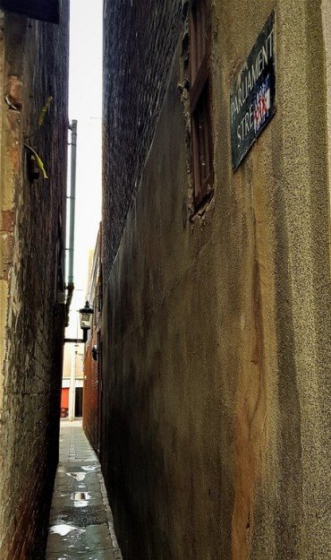 exeter narrowest street 