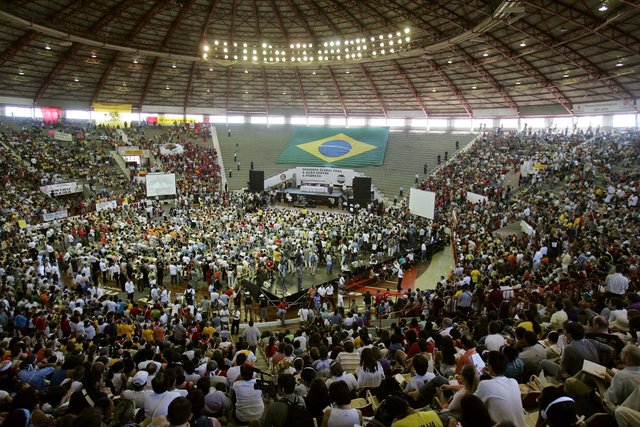 http://deep-politics.com/wp-content/uploads/2015/01/forum-social-mondial-porto-alegre-2005-Victor-R_-Caivano-AP.jpg