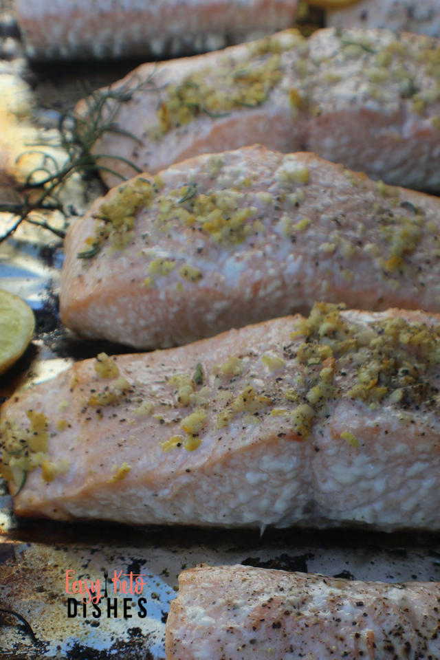 Need a light, tasty dish for when it’s hot outside? Try this moist, flaky, grilled salmon with lemon, rosemary and garlic!