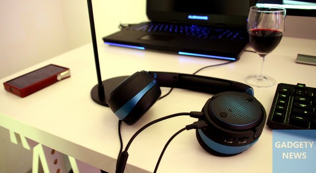 audeze mobius desk