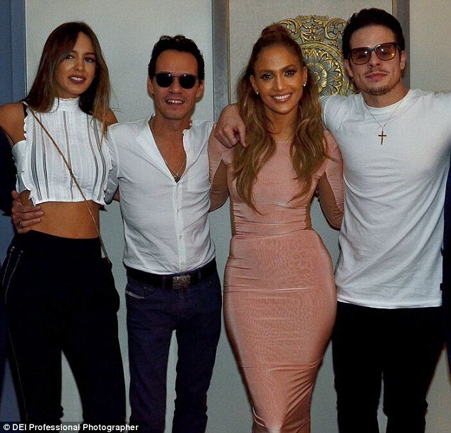 Jennifer Lopez 47 Splits From Toyboy Casper Smart 29 After Five Years Together Steemit