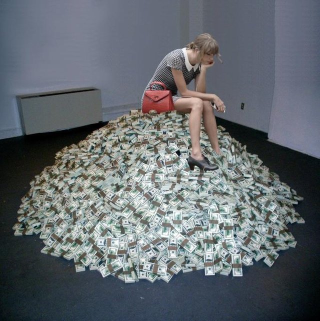 Pile of Money Image