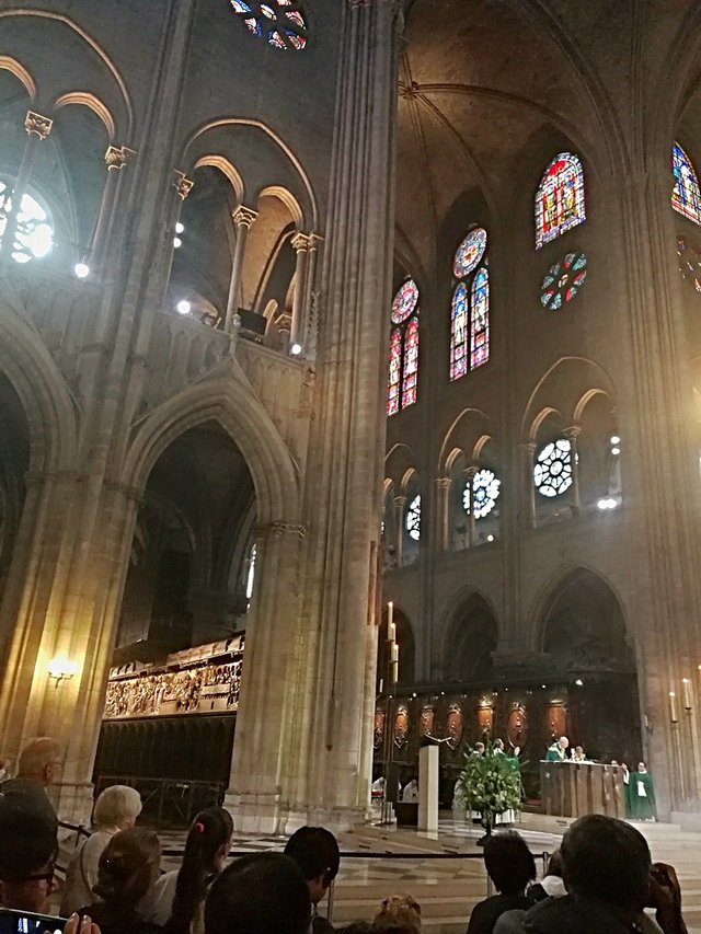 Notre-Dame view of crossing from north transept
