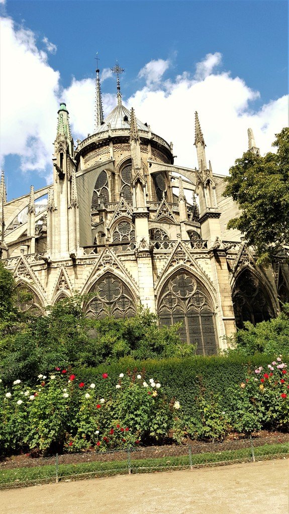 Notre-Dame exterior view from the east