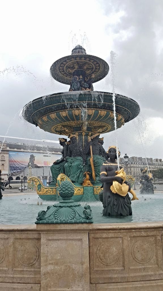 Place de la Concorde fountain