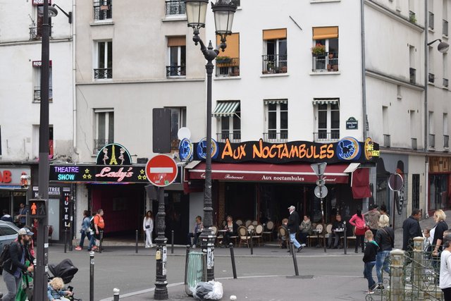 Montmartre street scene