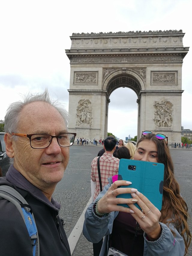 Arc de Triomphe selfie